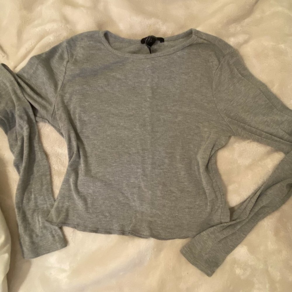 grey long sleeve basic top